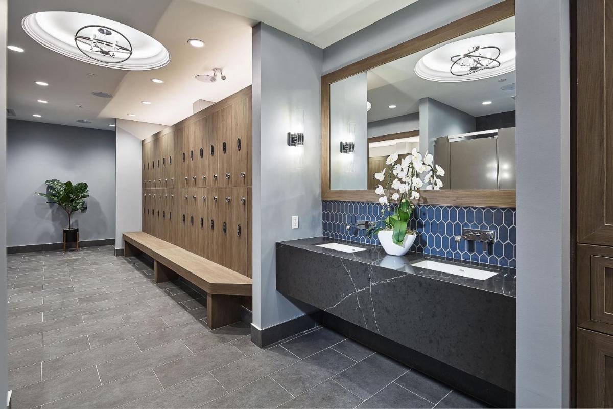 Image 3 of 124 on Queen Hotel & Spa