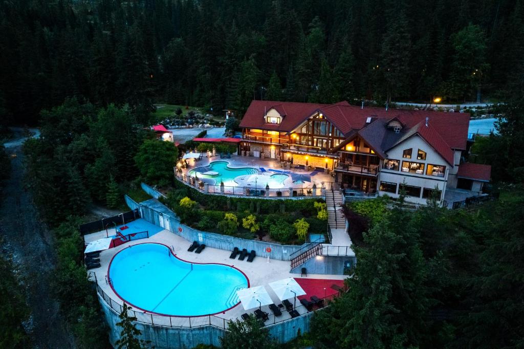Image 2 of Halcyon Hot Springs Resort