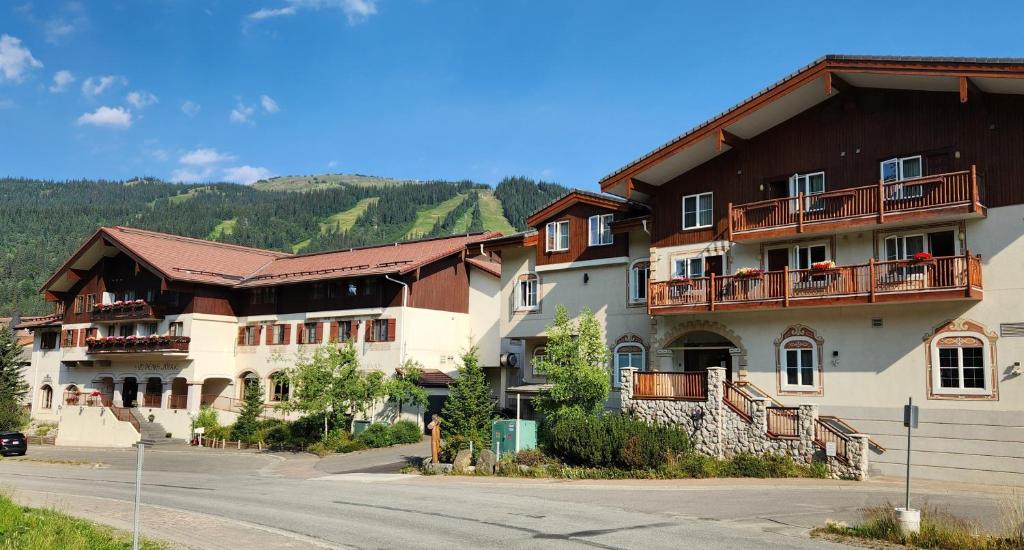 Image 1 of Sun Peaks Lodge