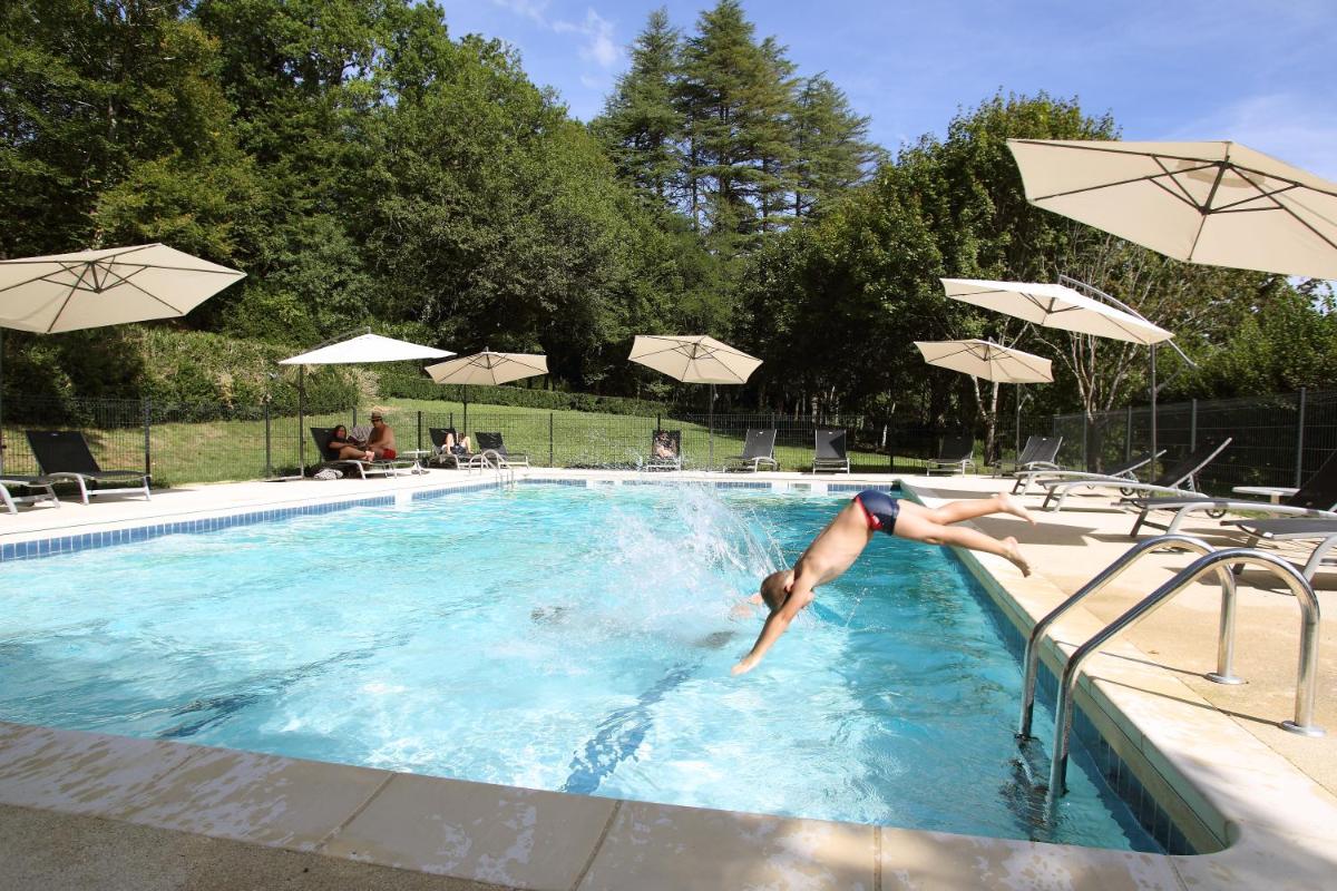 Domaine de Puy Robert LASCAUX – A 800m Grotte de Lascaux – Hôtel avec piscine – Chambres et gîtes-appartements – Sarlat – Dordogne