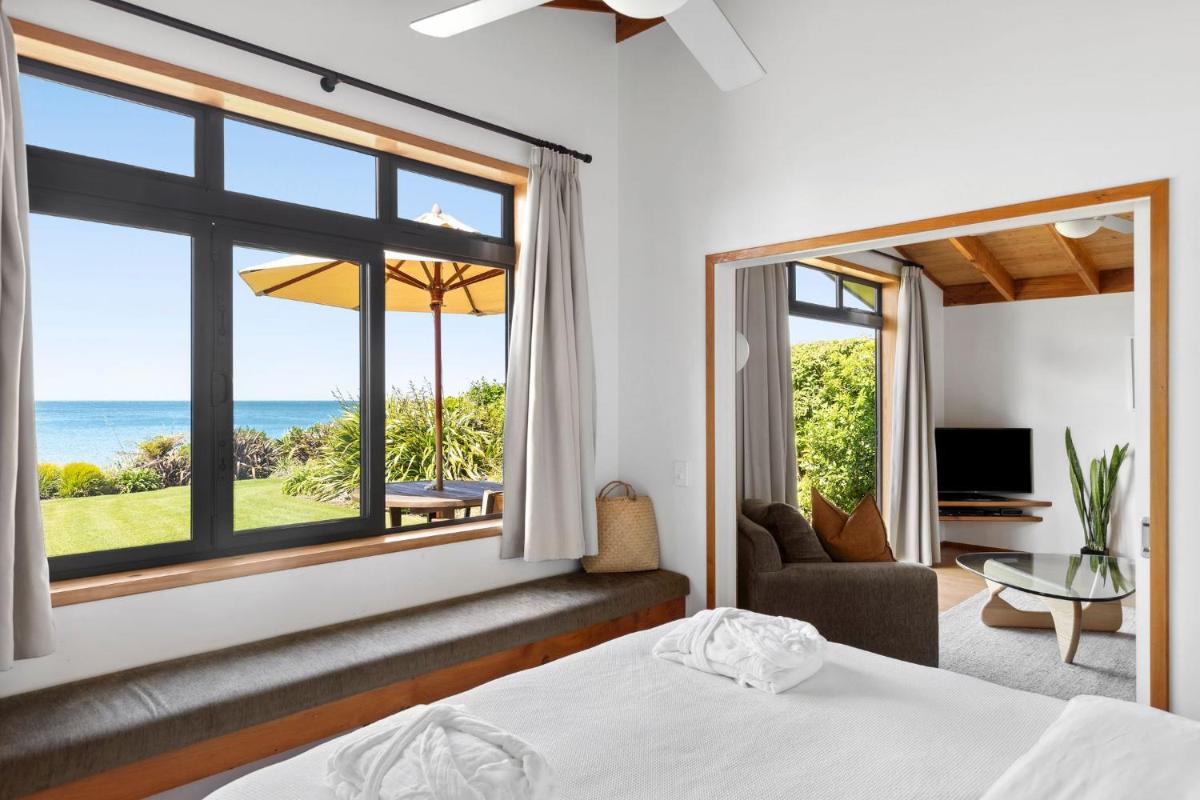 Image 5 of Adrift In Golden Bay- Absolute Beachfront Villas