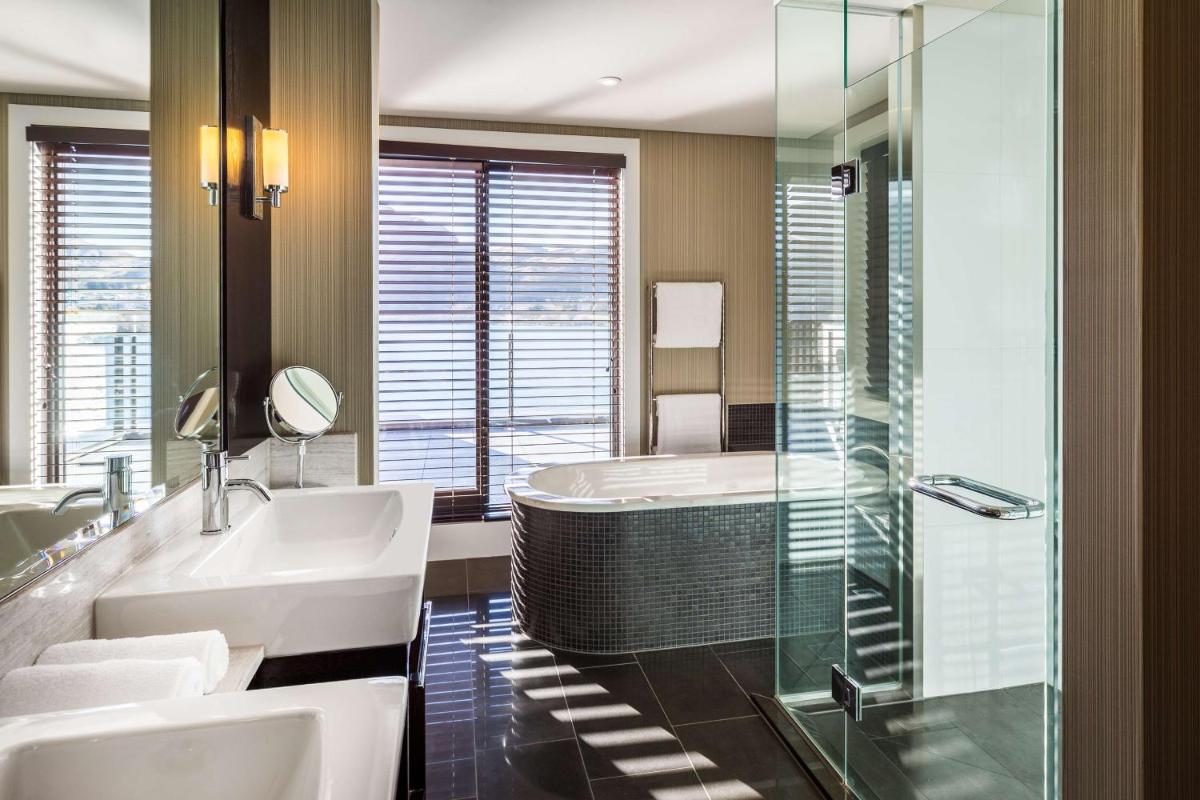 Image 3 of Hilton Queenstown Resort & Spa