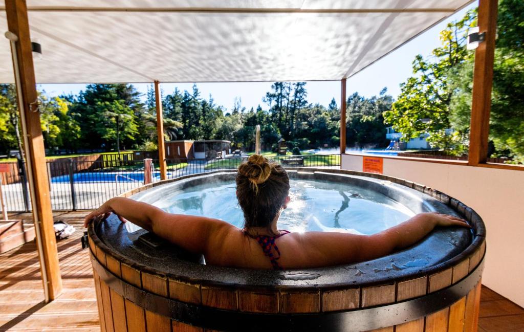 Image 2 of Sapphire Springs Holiday Park and Thermal Pools