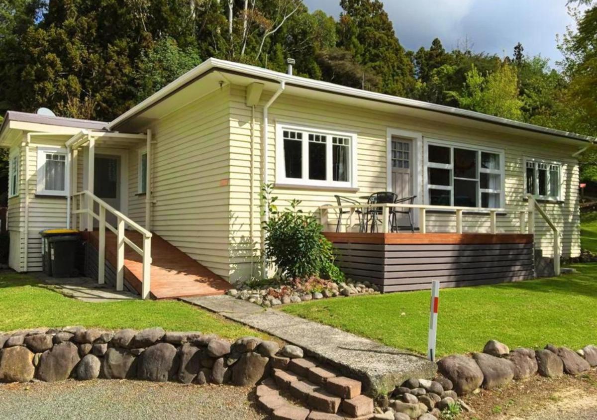 Image 2 of Sapphire Springs Holiday Park and Thermal Pools
