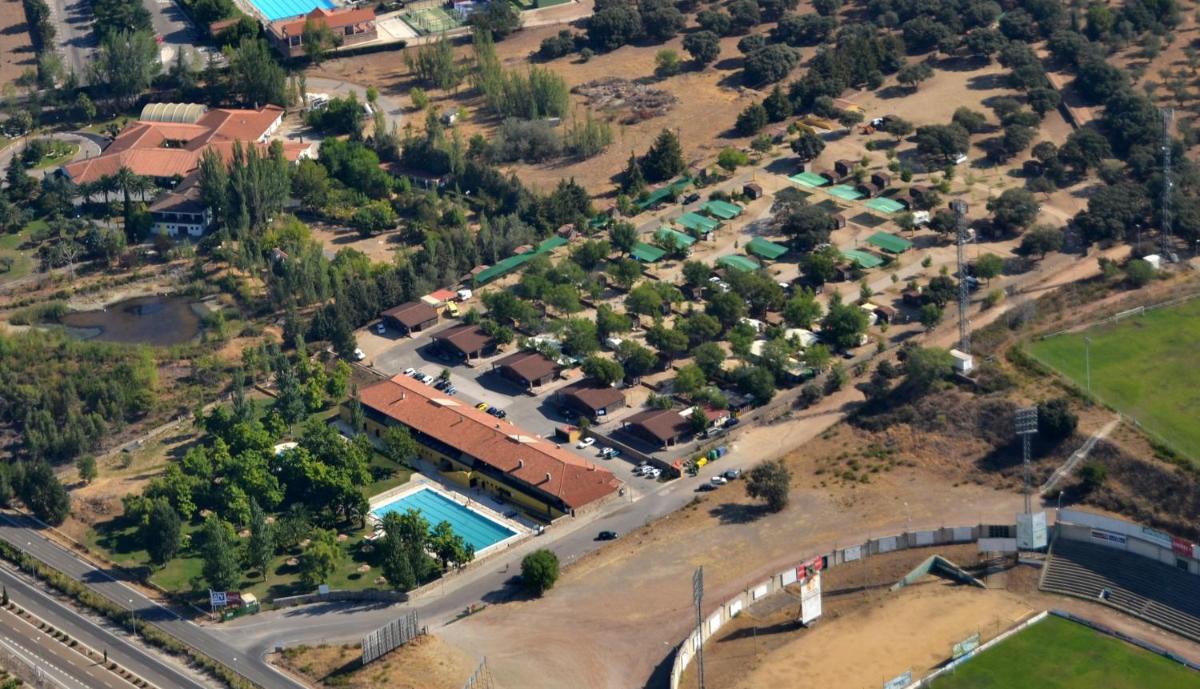 Hostal – Bungalows Camping Cáceres