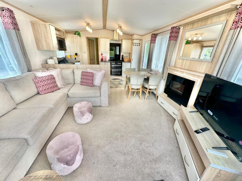 252 Wilksworth Caravan Park – Two Bedroom – Pool Access