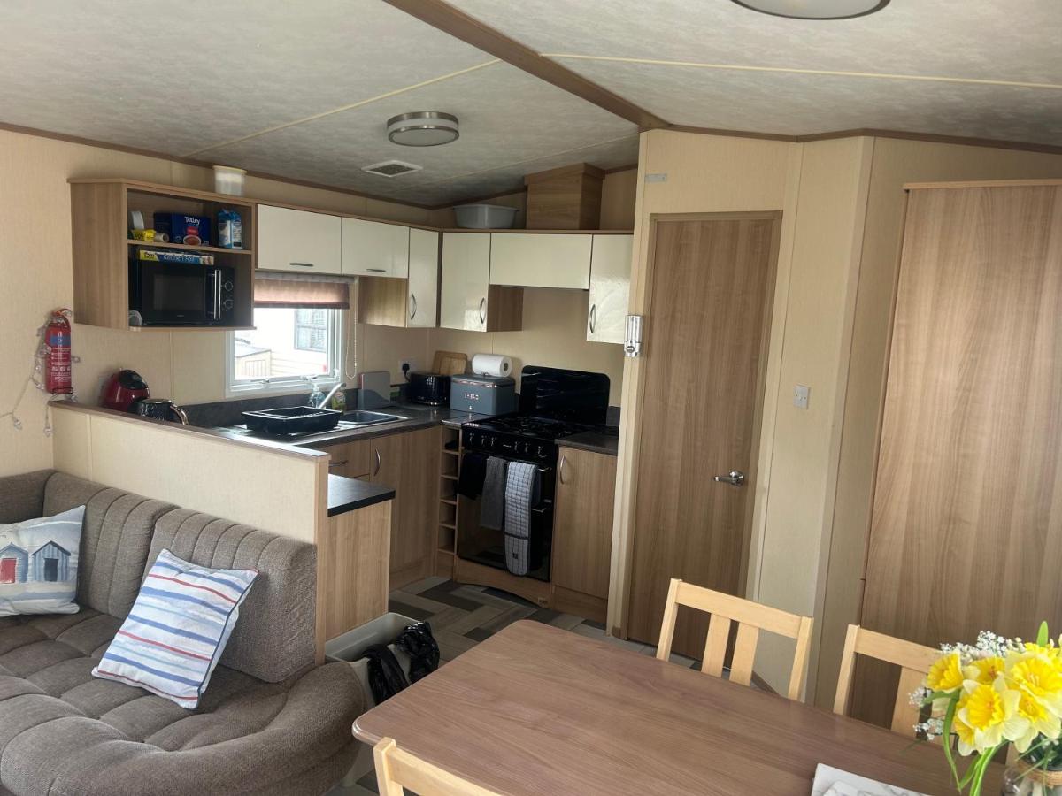 3 Bed Caravan Lido Beach