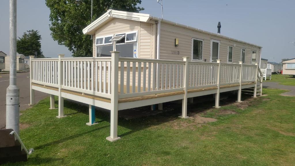 8 Bed Sun Decked Caravan Unlimited High speed Wifi and fun at Seawick Holiday Park