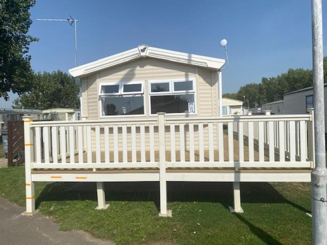 8 Bed Sun Decked Caravan Unlimited High speed Wifi and fun at Seawick Holiday Park