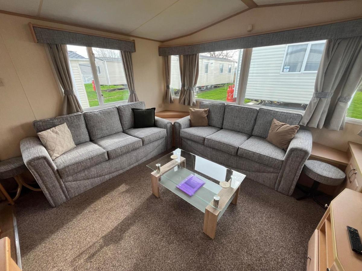 Bittern 8, Scratby – California Cliffs, Parkdean, sleeps 8, free Wi-Fi, bed linen and towels included, pet friendly – 2 minutes from the beach!