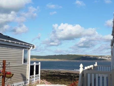 Caravan by the sea Trecco Bay