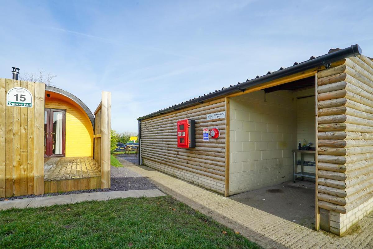 Deluxe Glamping Pod with Hot Tub