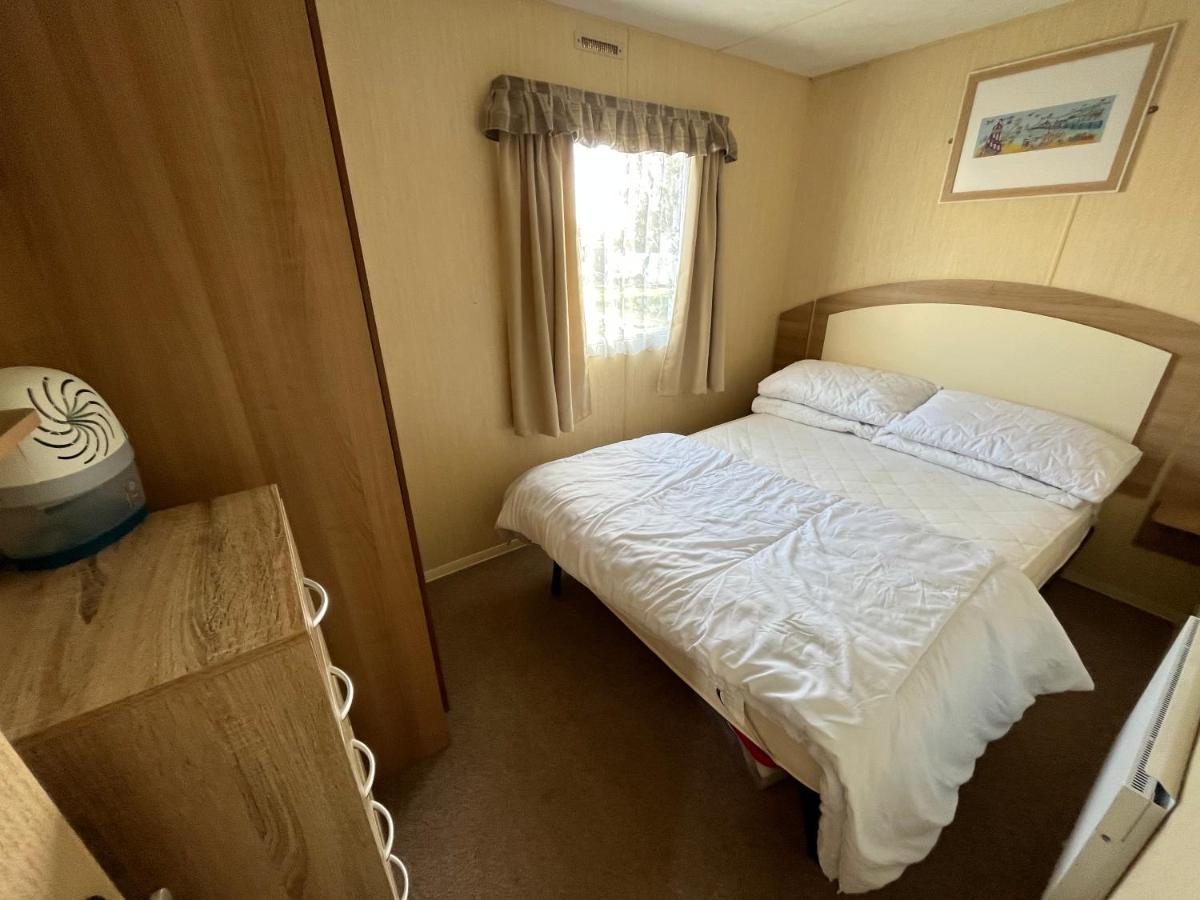 Eagle 4a, Scratby – California Cliffs, Parkdean, sleeps 8, bed linen and towels included, pet friendly and close to the beach