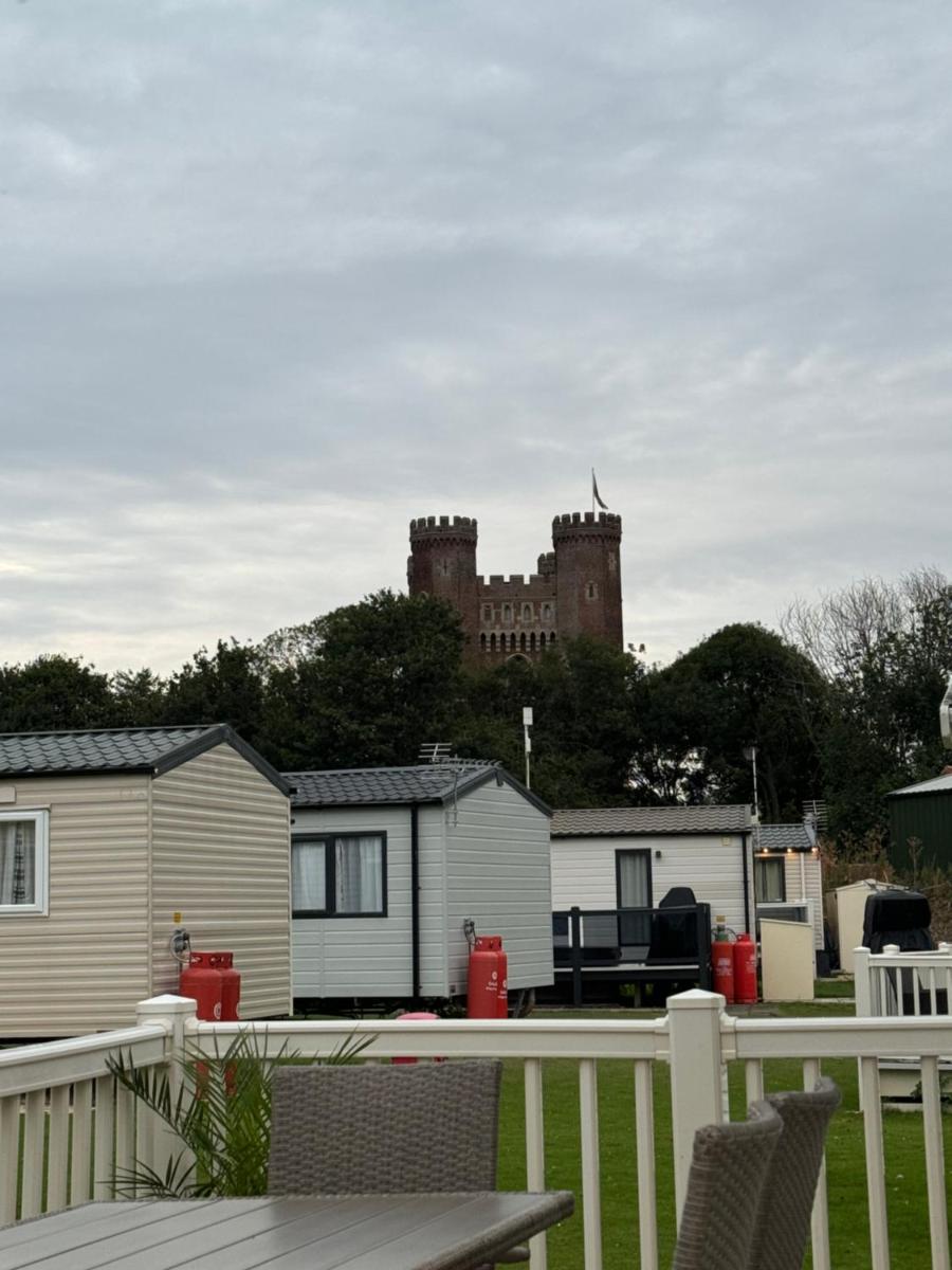 Hot tub retreat at Tattershall Lakes