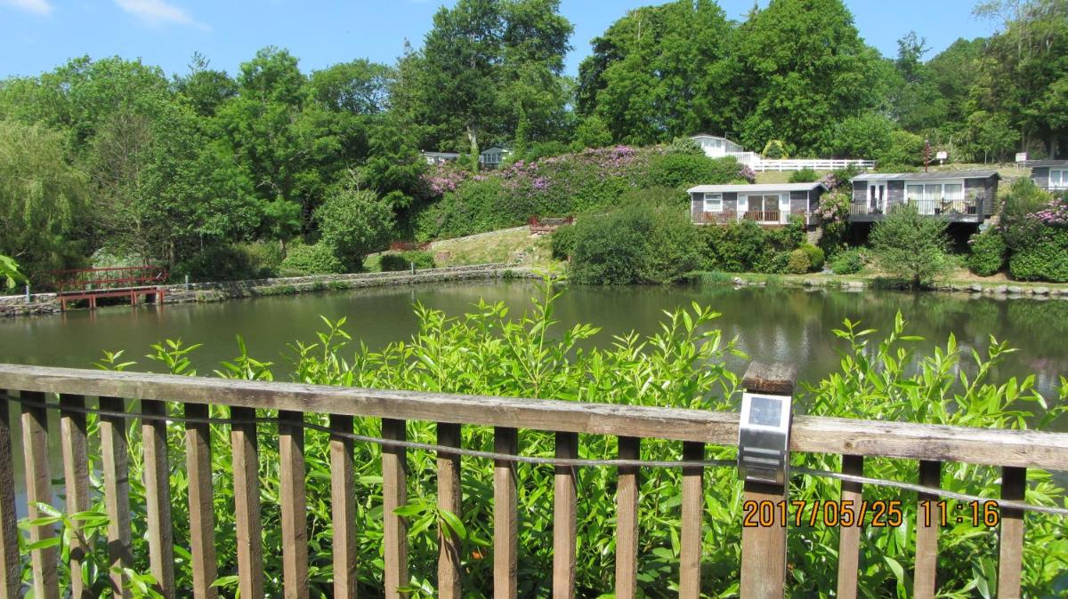 Lakeside view chalet