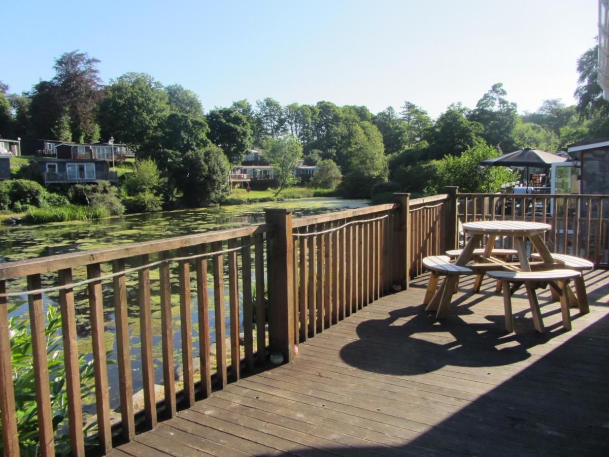 Lakeside view chalet