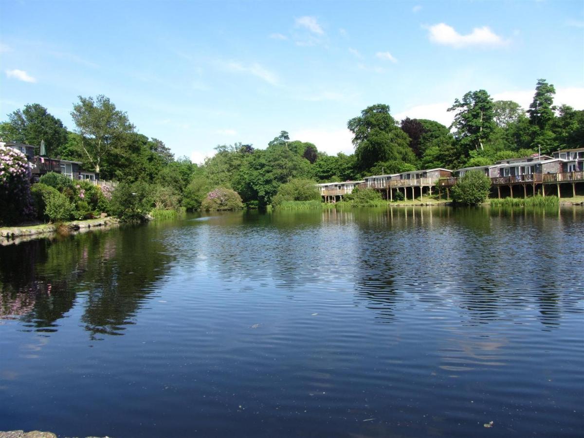 Lakeside view chalet