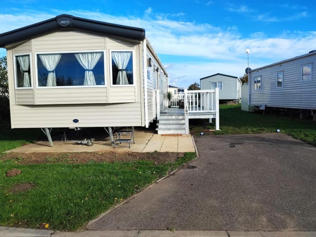 LuaMar Holidays- Tattershall Lakes – Lancaster Crescent