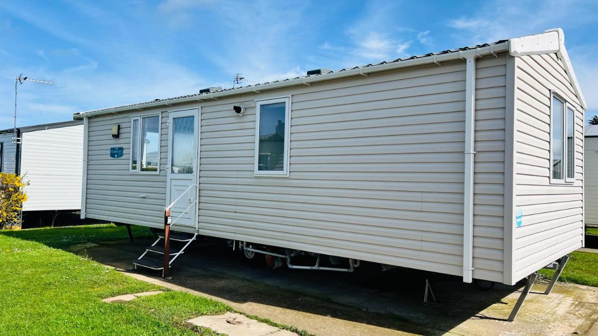 Luxurious caravan in Lyons Holiday Park Rhyl