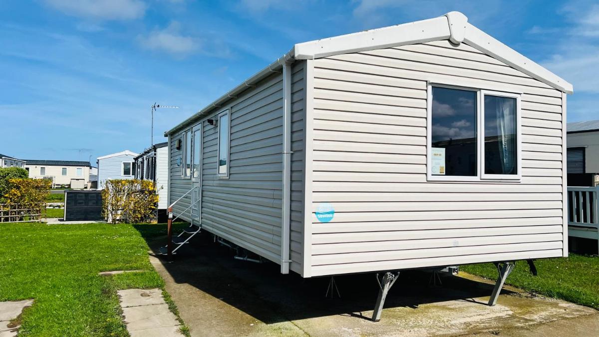 Luxurious caravan in Lyons Holiday Park Rhyl