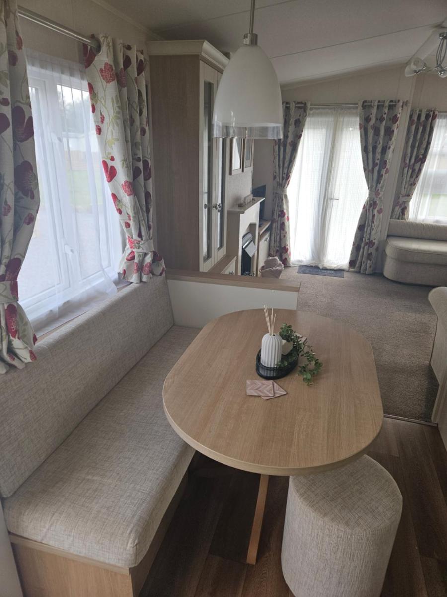 Lytham Luxe 6 Birth Caravan