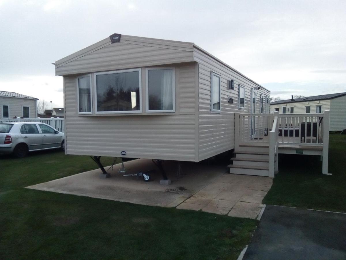 Premium Accomodation with Hot Tub, Tattershall Lakes Country Park