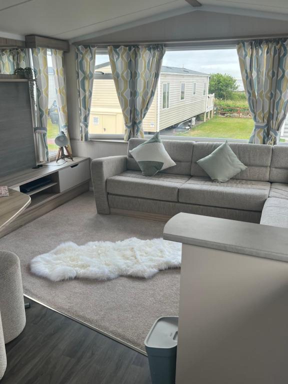 Robinson retreats beautiful caravan with sea views