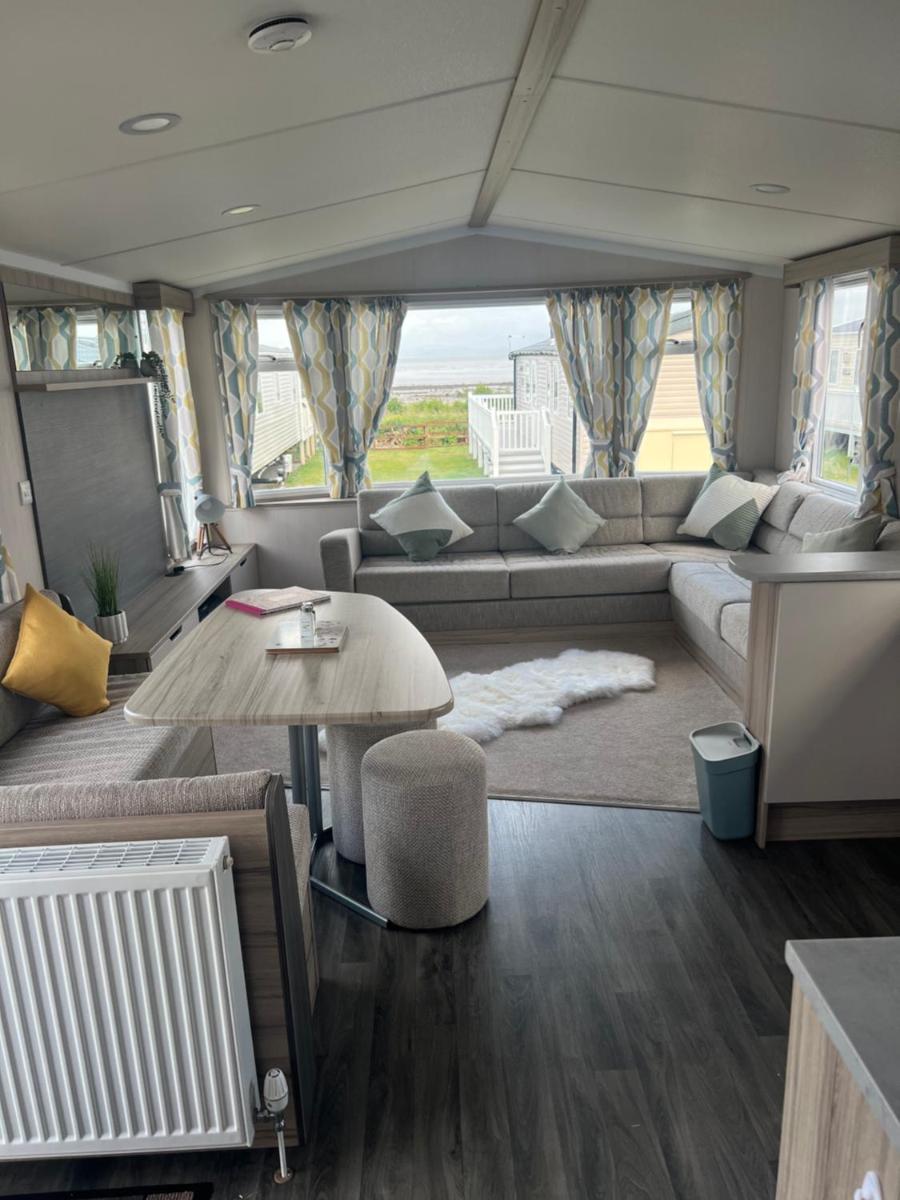 Robinson retreats beautiful caravan with sea views