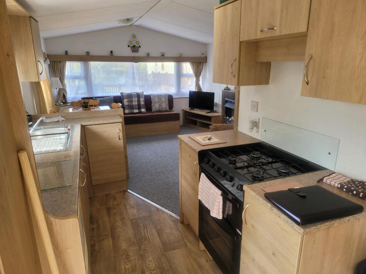 Static 6 Bed Caravan at Billing Aquadrome