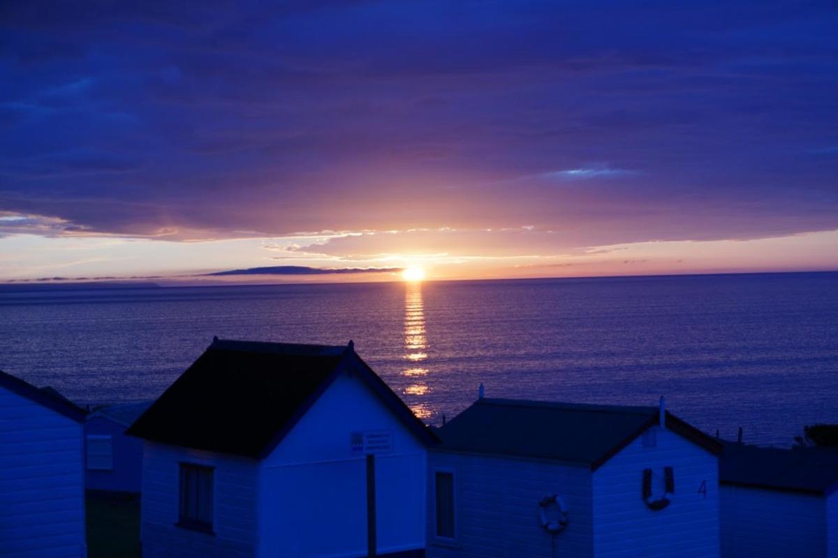 The Royal Clovelly caravan with sea views