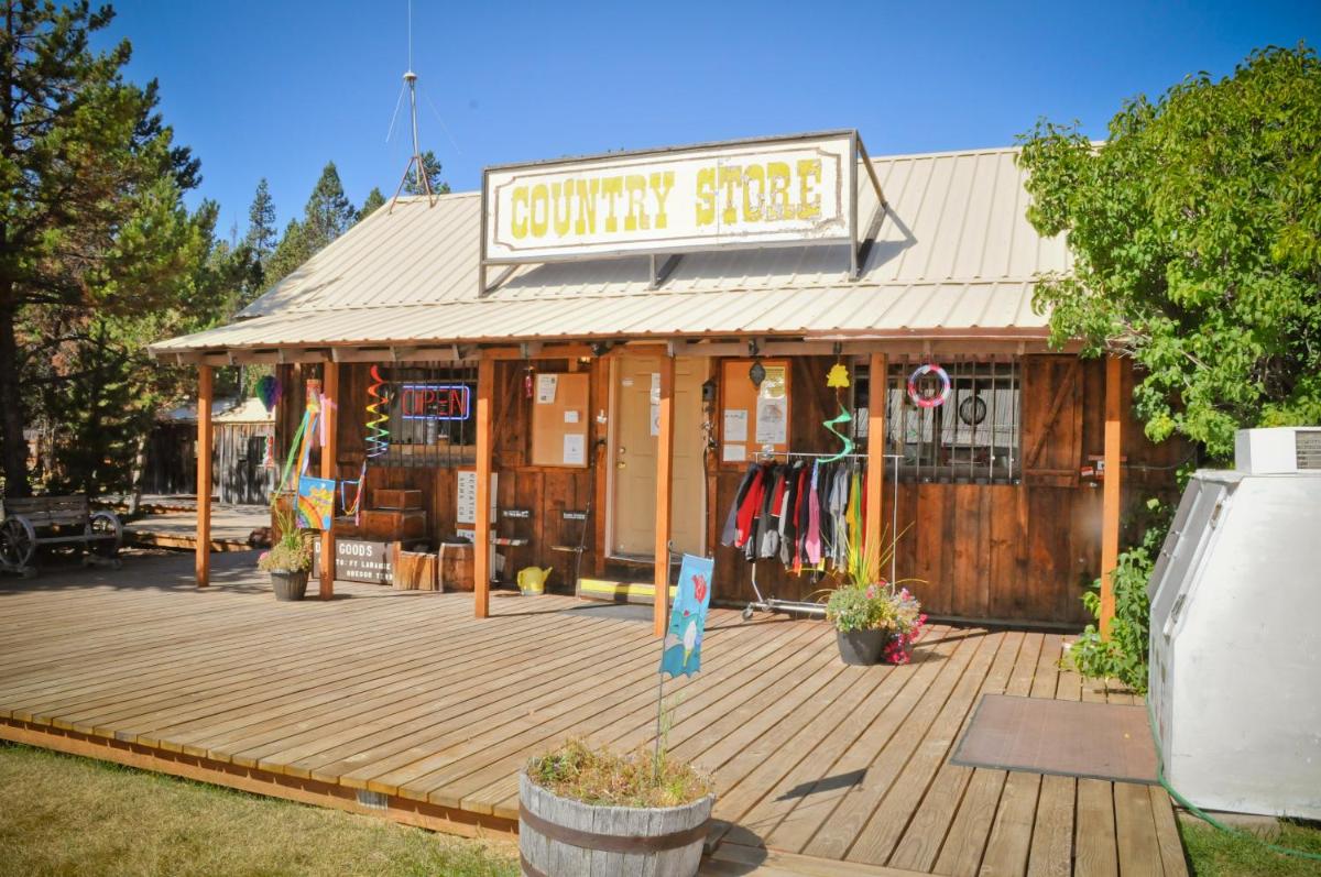 Bend-Sunriver Camping Resort Wheelchair Accessible Yurt 13