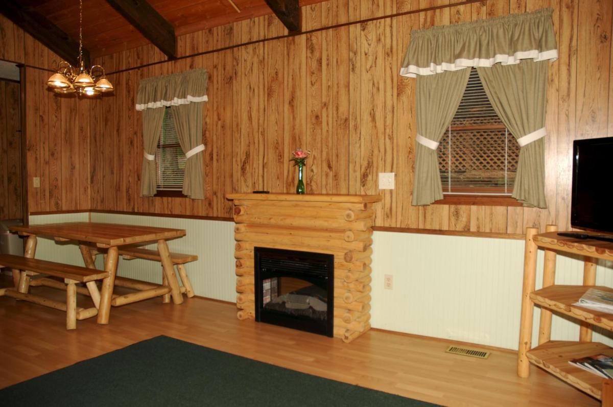 Carolina Landing Camping Resort Deluxe Cabin 4