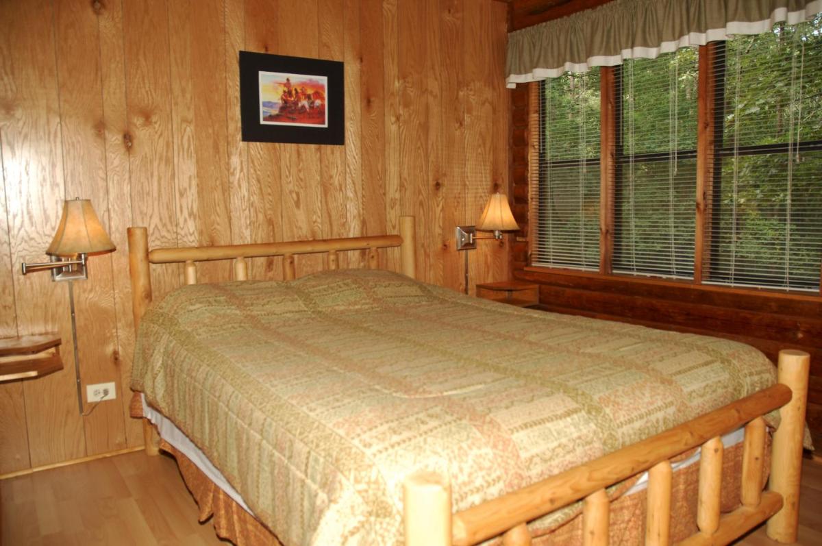 Carolina Landing Camping Resort Deluxe Cabin 4