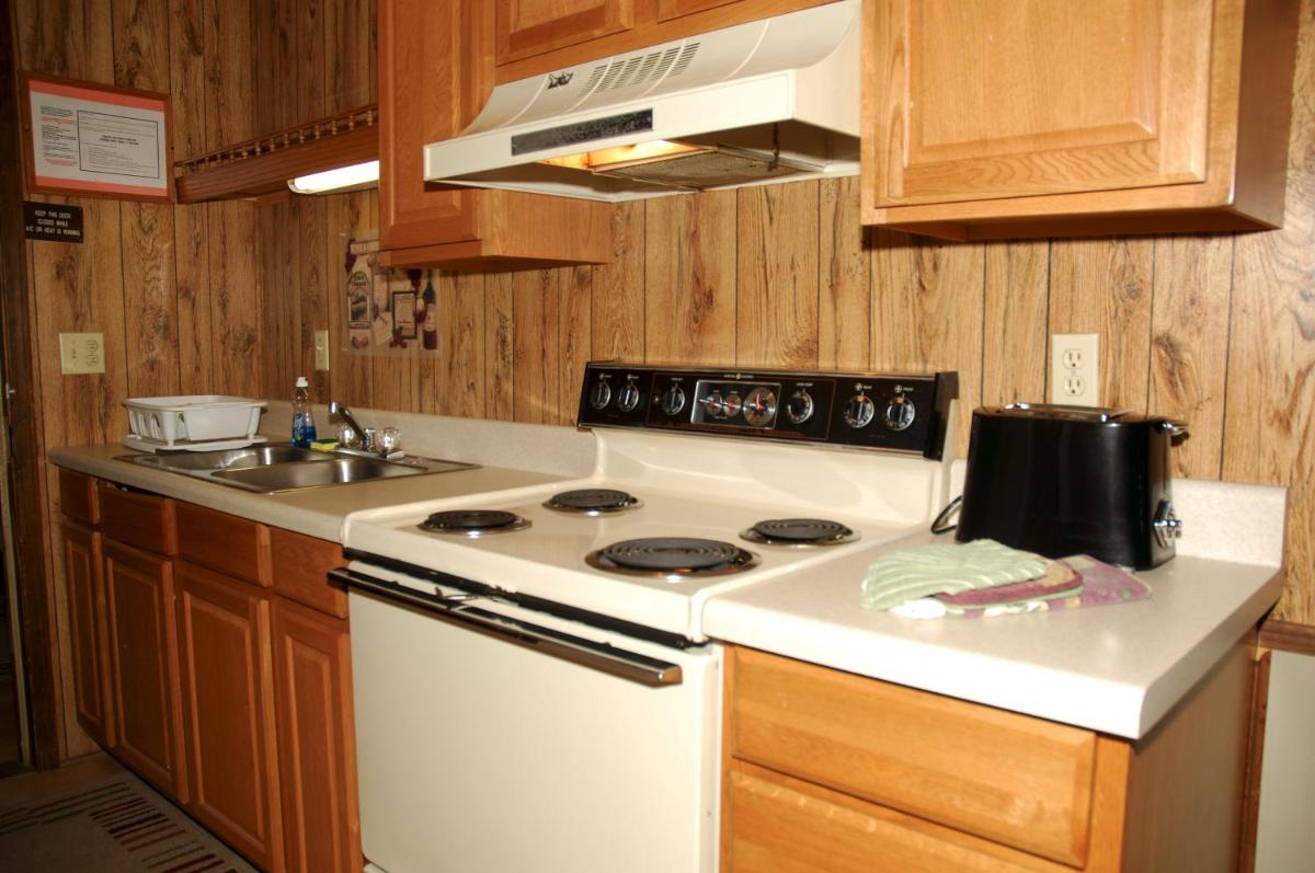 Carolina Landing Camping Resort Deluxe Cabin 4