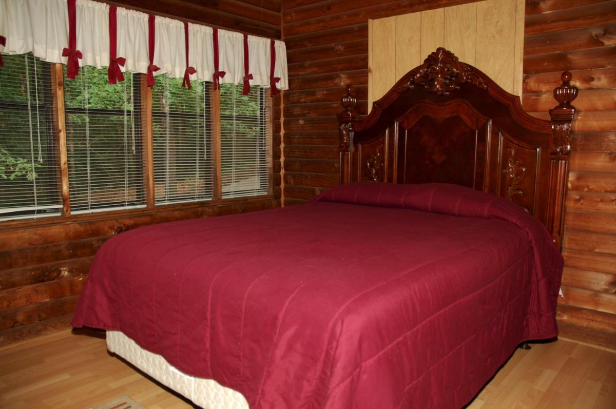 Carolina Landing Camping Resort Luxury Cabin 8