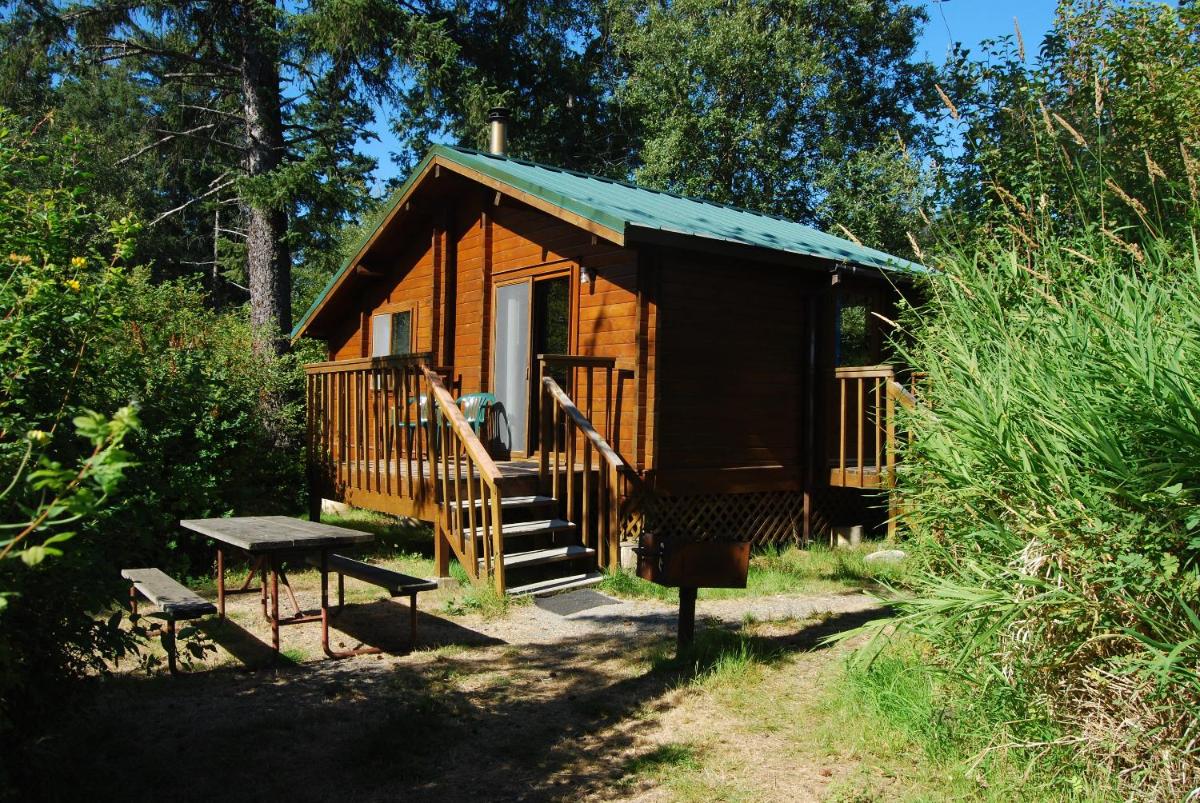 La Conner Camping Resort Beach Cabin 1