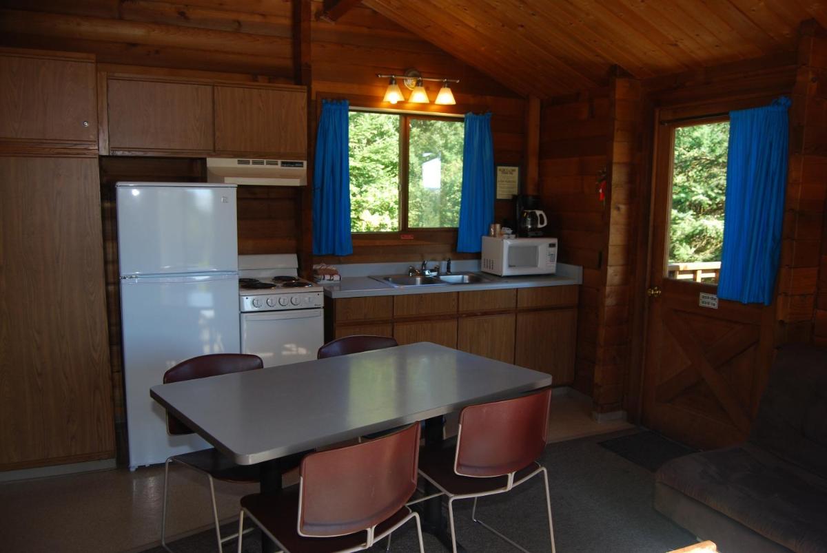 La Conner Camping Resort Beach Cabin 1