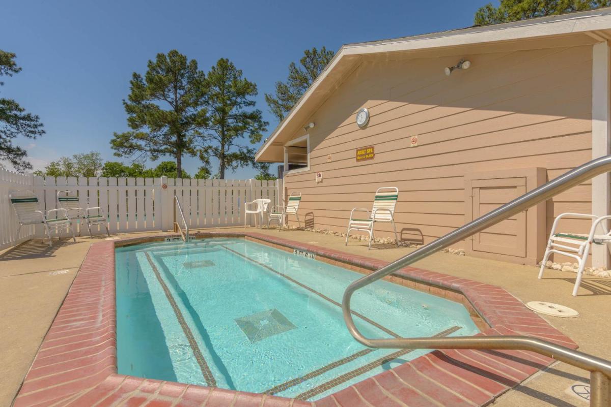 Lake Conroe One-Bedroom Cabin 3