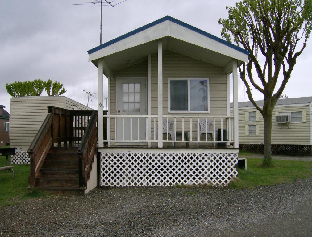 Lake Minden Camping Resort Cabin 2