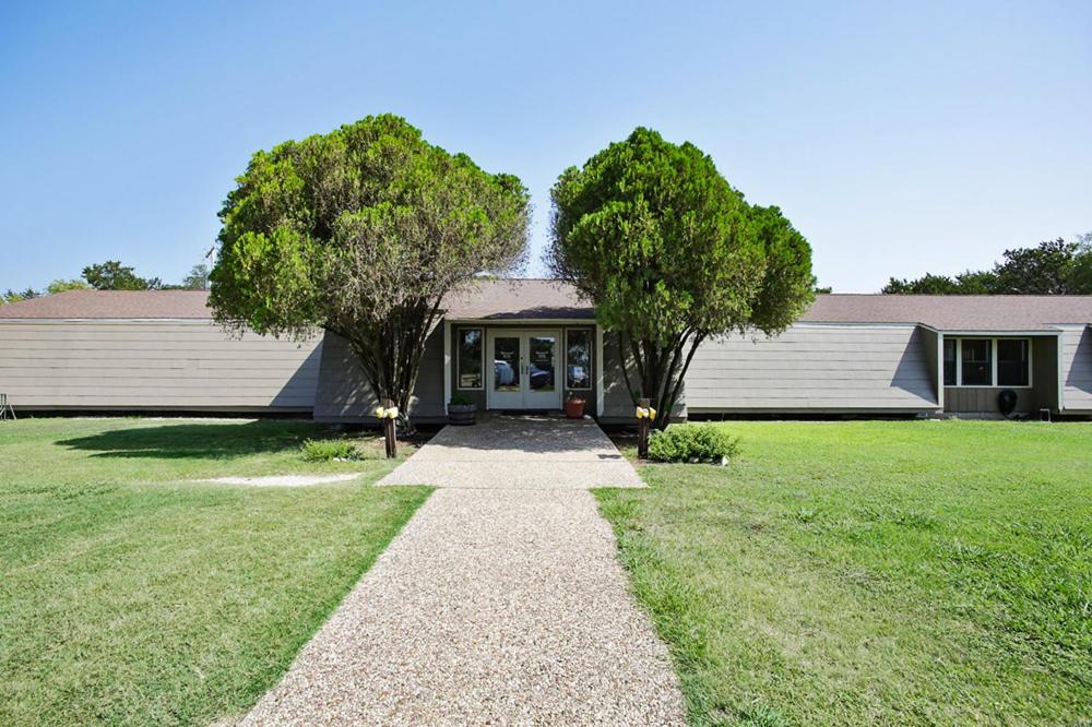 Lake Whitney Camping Resort Ramp Cabin 4