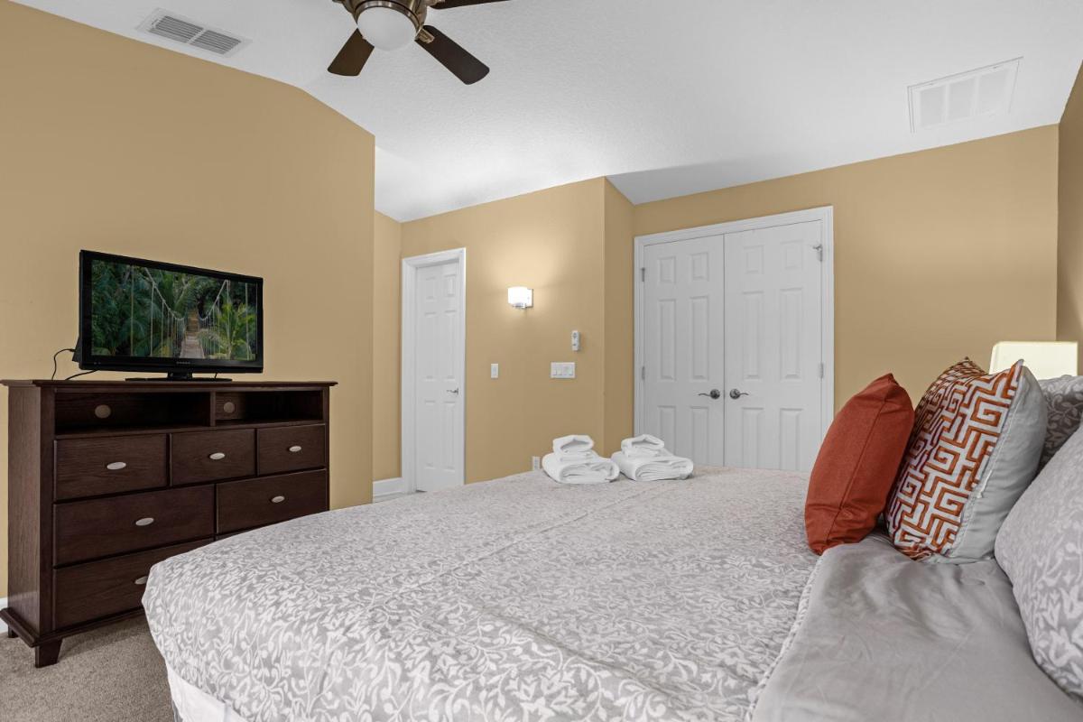 Luxurious Townhome – 5 minutes from Disney