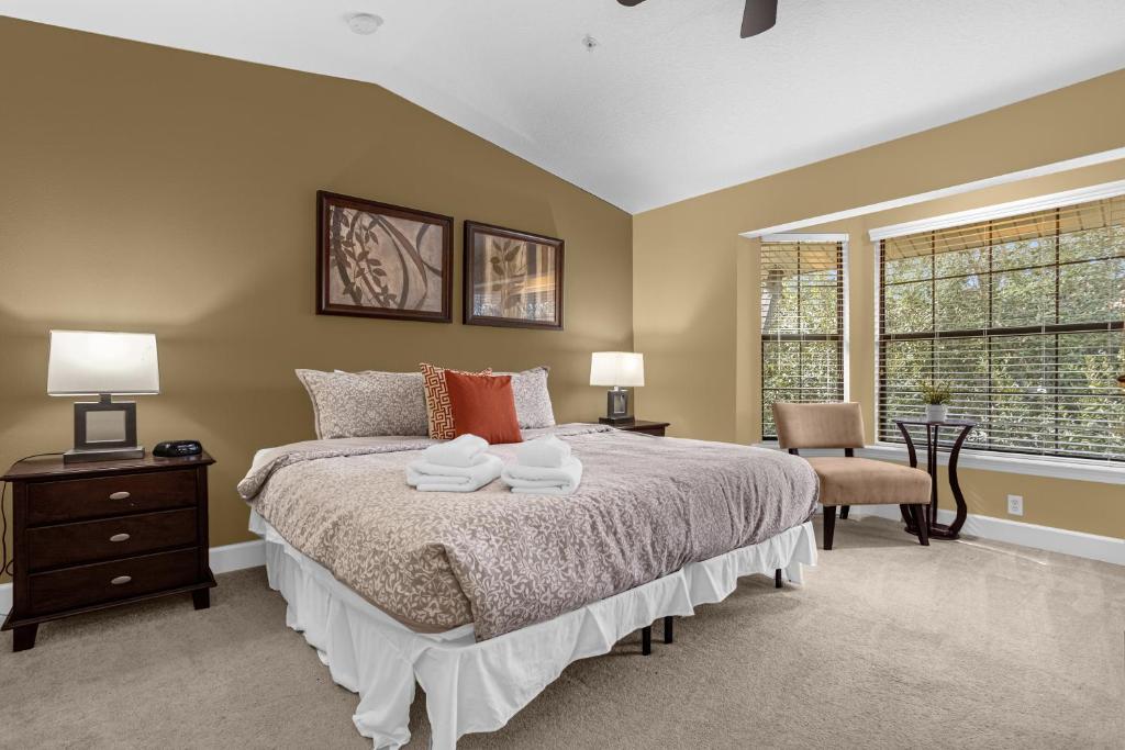 Luxurious Townhome – 5 minutes from Disney