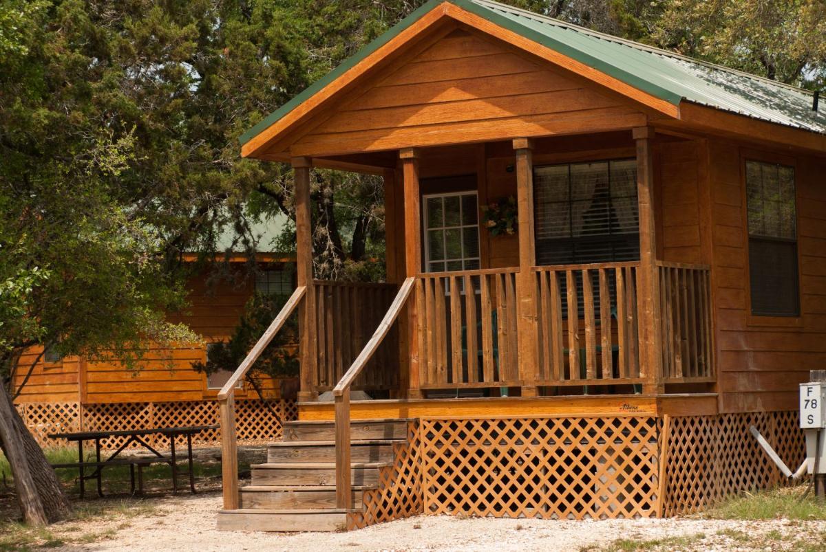 Medina Lake Camping Resort Cabin 3