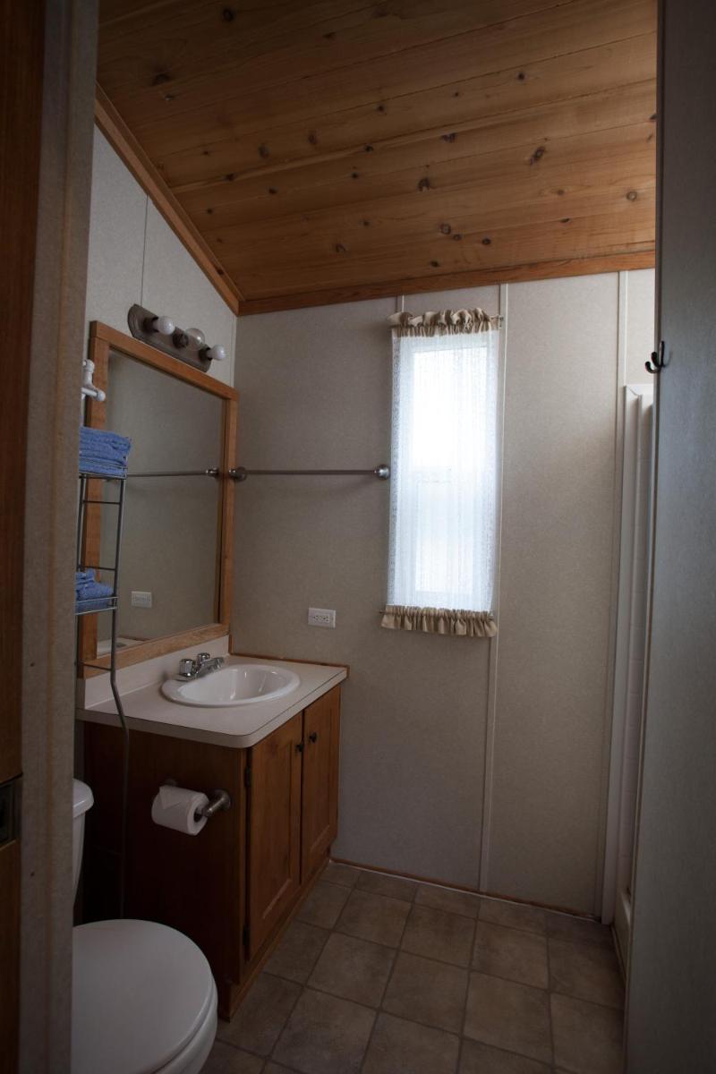 Medina Lake Camping Resort Studio Cabin 1