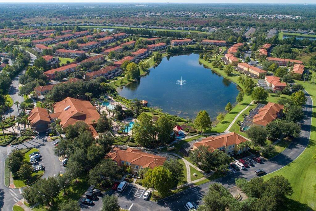 *PRIVATE POOL* Disney10min – Magical Mickey themed home