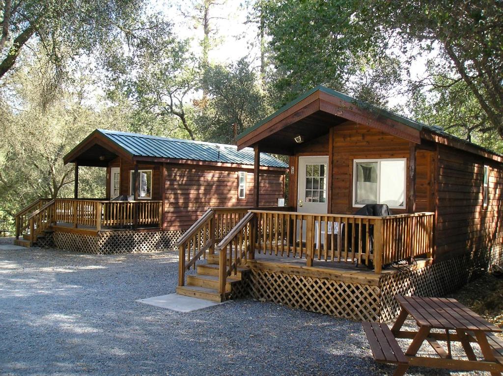 Ponderosa Camping Resort One-Bedroom Cabin 2