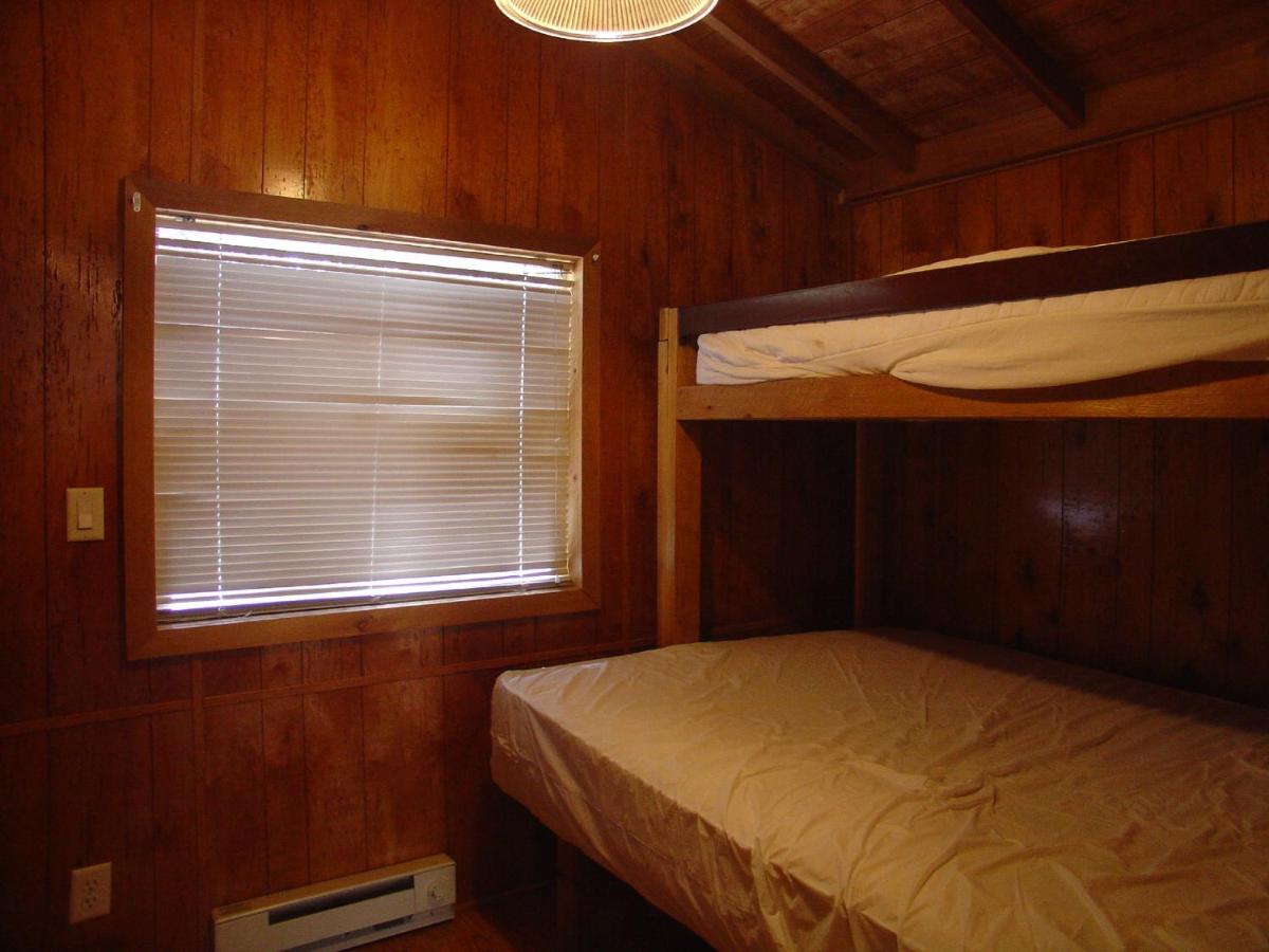 Ponderosa Camping Resort One-Bedroom Cabin 2