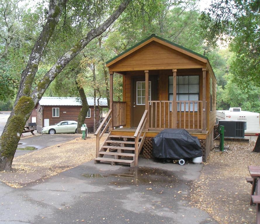 Russian River Camping Resort One-Bedroom Cabin 2