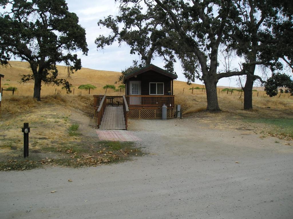 San Benito Camping Resort One-Bedroom Cabin 9