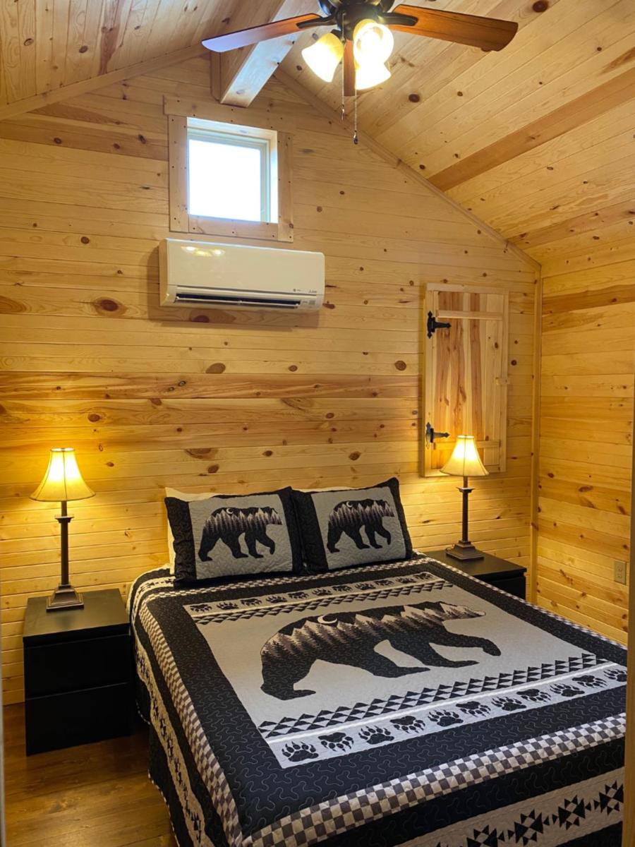 Smoky Hollow Outdoor Resort – Log Cabin